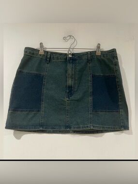 PrettyLittleThing Two-Tone Denim zip button Mini Skirt 12